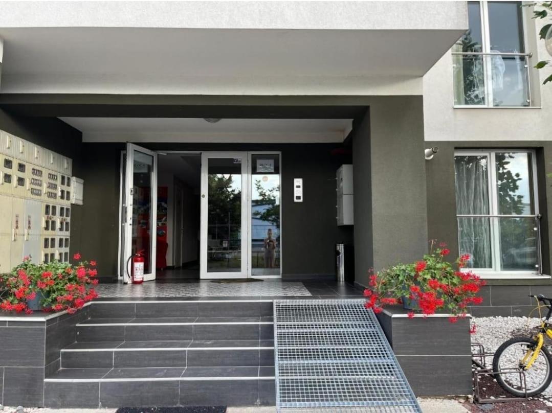 Tranzzit Airport Apartment II Otopeni Exteriör bild